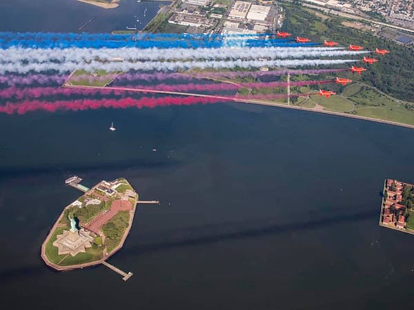 RAF Red Arrows - Statue of Liberty and New York City Flyover - AirshowStuff