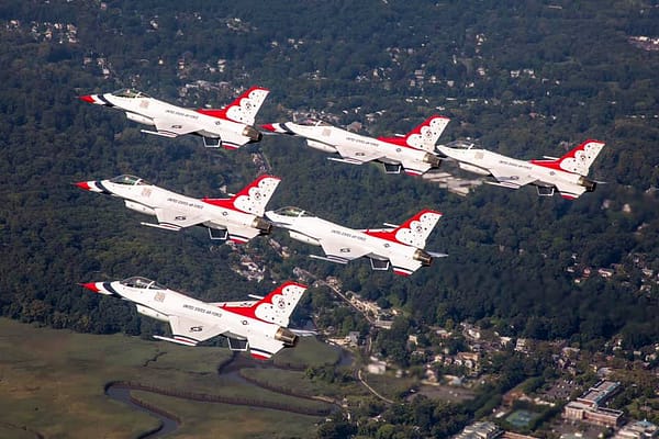 USAF Thunderbirds Over New York City - AirshowStuff