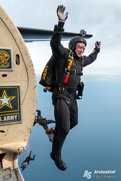 US Army Golden Knights Retire C-31 Jump Plane After 34 Years Of Service ...