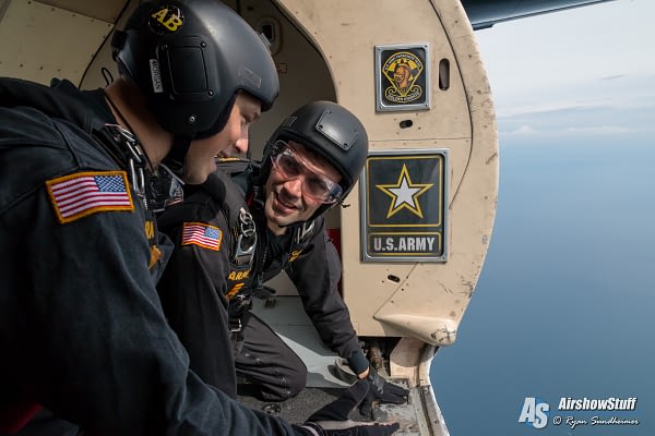 US Army Golden Knights Retire C-31 Jump Plane After 34 Years Of Service ...