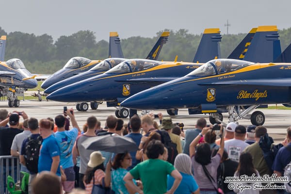 US Navy Blue Angels and Crowd - AirshowStuff