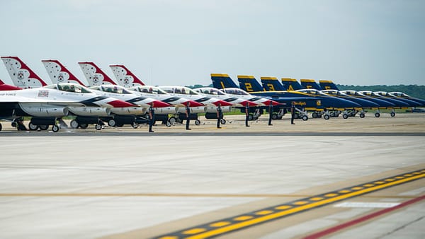 USAF Thunderbirds and US Navy Blue Angels - AirshowStuff