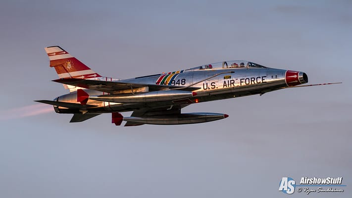 Afterburner, Bare Metal, And Sunset – Watch These F-100 Super Sabre Twilight Flybys!