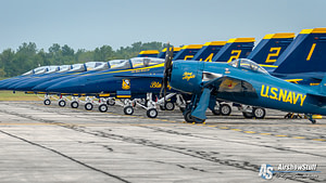 US Navy Blue Angels F/A-18 Hornets and F8F Bearcat - Thunder Over Michigan 2017