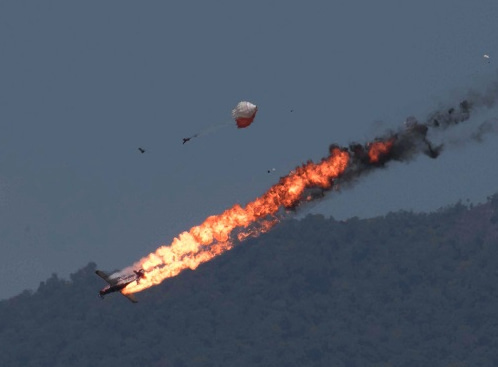 Pilots Safe – Two Aircraft Collide and Crash at LIMA 2015