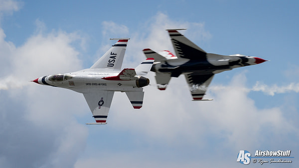 USAF Thunderbirds - Opposing Pass