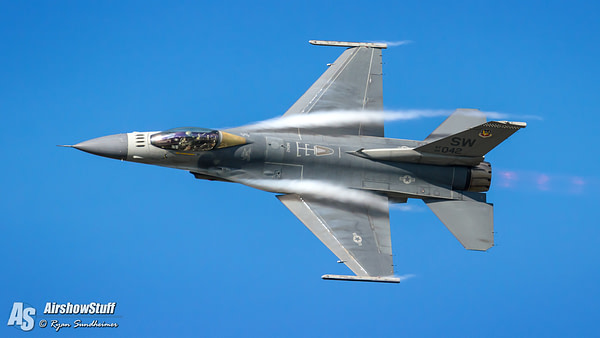 USAF F-16 Fighting Falcon Demonstration Team - AirshowStuff