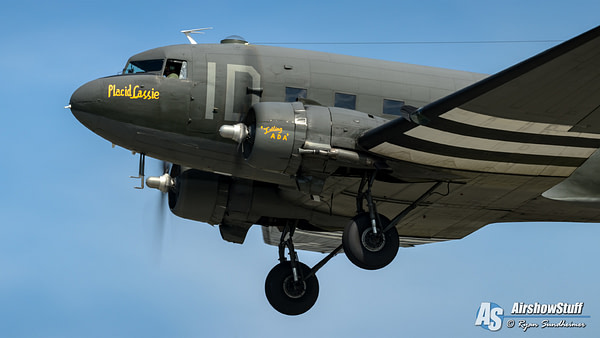 Douglas C-47 Skytrain/Dakota "Placid Lassie" - AirshowStuff