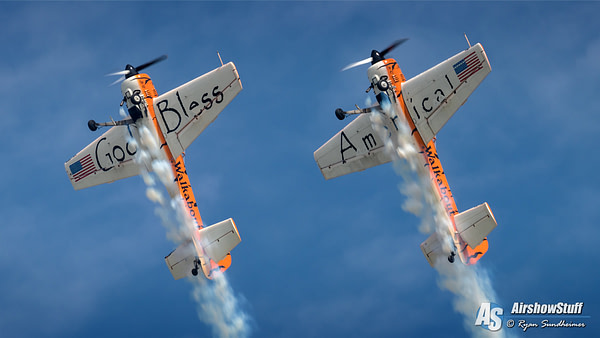 Twin Tigers Aerobatic Team - AirshowStuff