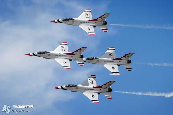 USAF Thunderbirds in Formation