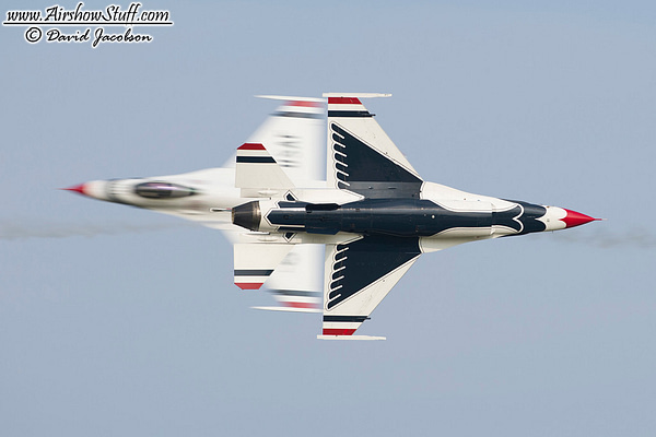 USAF Thunderbirds - Opposing Pass