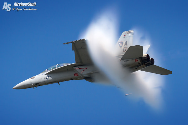 US Navy F/A-18F Super Hornet - AirshowStuff