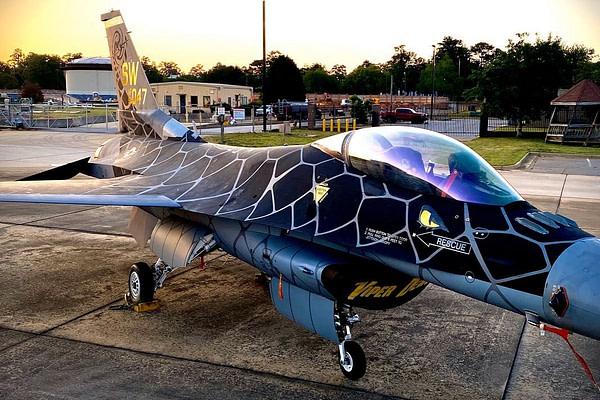 F-16 Viper Demo Team Unveils Incredible “Venom” Paint Scheme