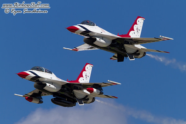 Here’s The Awesome Mini-Demo Flown By Thunderbirds 7 And 8 At Thunder Over Louisville