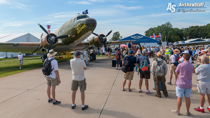 Airplane that Led the D-Day Invasion Appears at Oshkosh