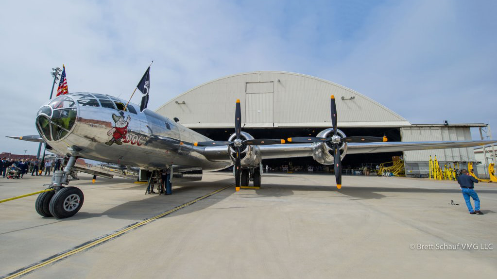 EAA AirVenture 2017 To Feature The Only Two B-29s Still Flying - "Doc ...